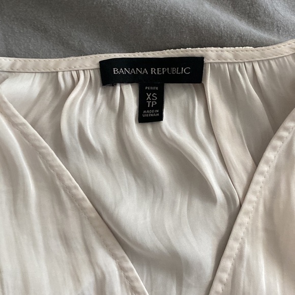 Banana Republic pearl blouse - XS - Picture 2 of 6